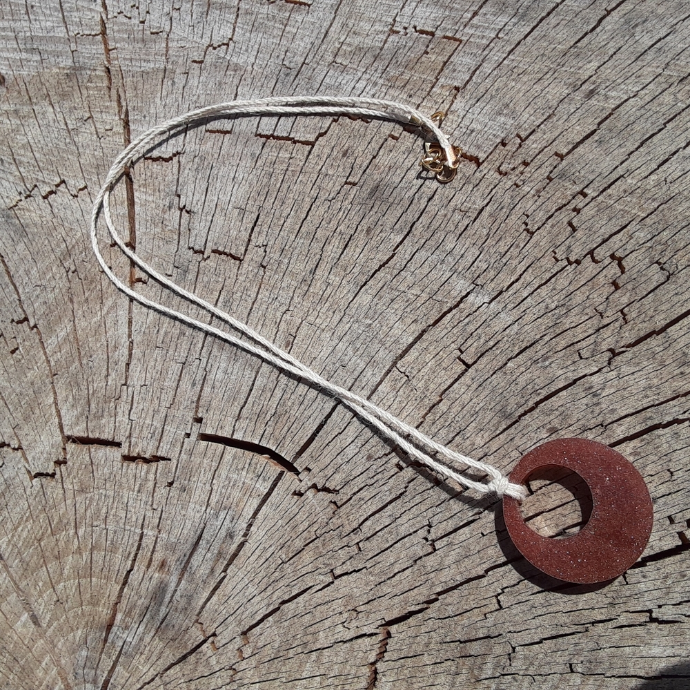 Brown resin circle necklace